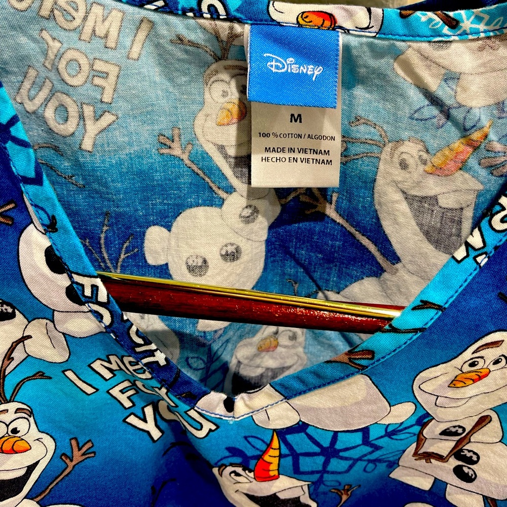 NWOT, Disney scrub top with 2 front pockets